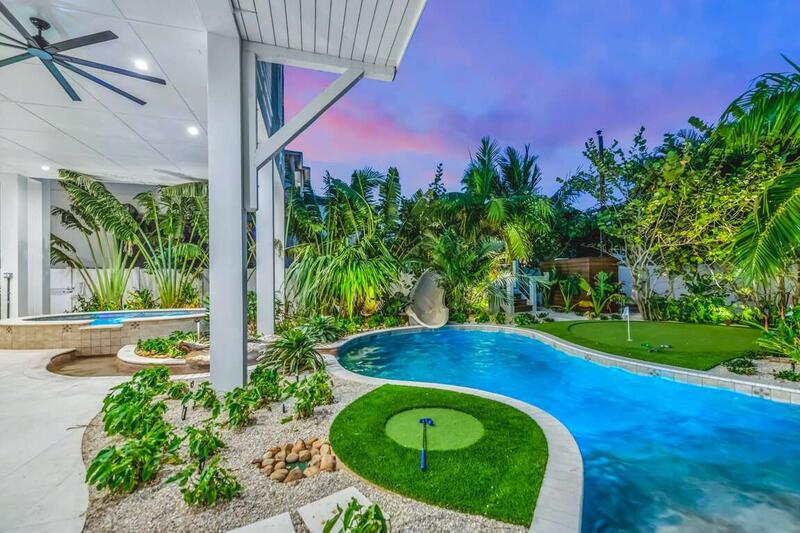 The Plaza - Twilight - 8 Bedrooms - Resort Style Heated Pool - Waterslide - Oversized Spa - Mini Golf Course - Chipping Green